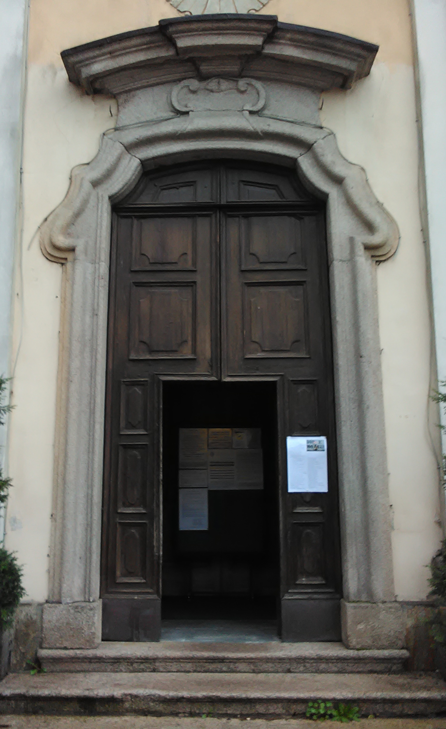 Questa mattina sulla porta della chiesa